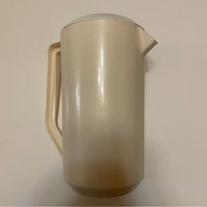 💰3 for $20 - 2 1/4 Quarts Pitcher
